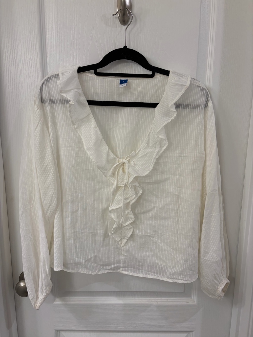Old Navy Ivory Ruffle V-Neck Long Sleeve Blouse